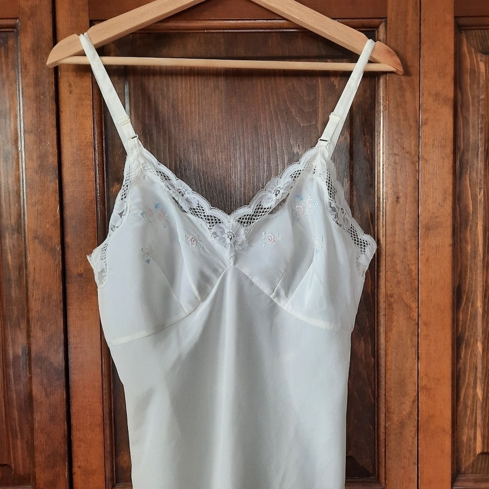Vintage Lady Lynne White Satin Floral Embroidered Lace Trimmed Midi Slip Size S - Picture 2 of 10